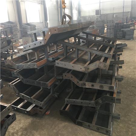 1637578897189411.jpg 防撞護(hù)欄鋼模板2.jpg