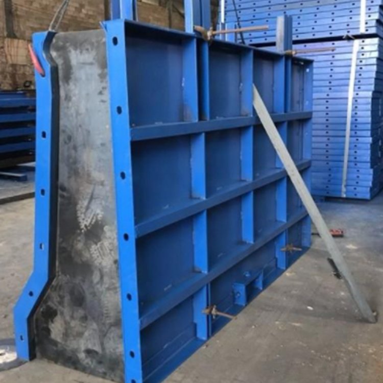 1637578910258589.jpg 橋梁防撞墻鋼模板3.jpg