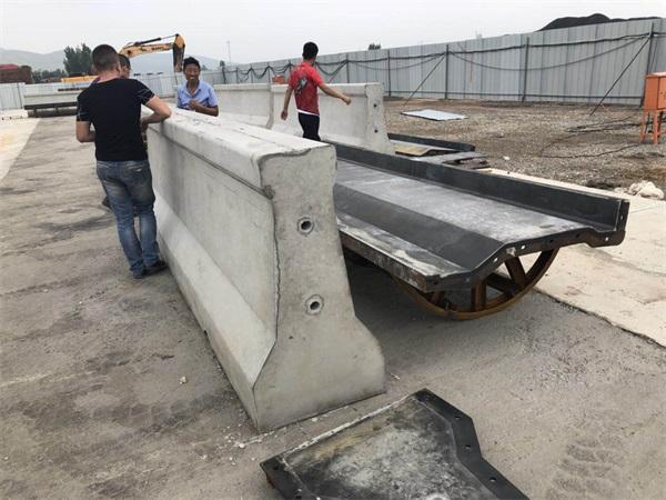 1646391947126273.jpg 防撞墻模具12.jpg